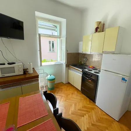 Perovic דירה יאדראנובו